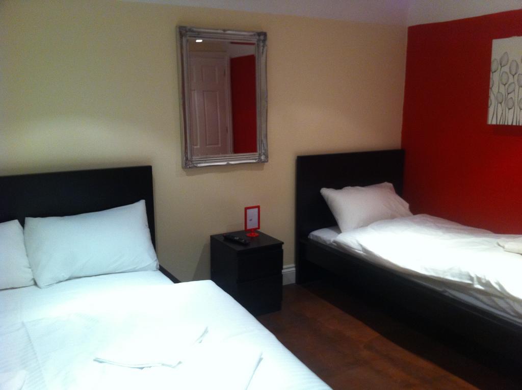 The Greyhound Cottage Chigwell Phòng bức ảnh