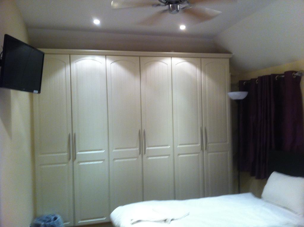 The Greyhound Cottage Chigwell Phòng bức ảnh