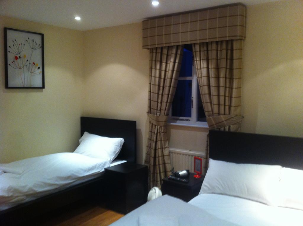 The Greyhound Cottage Chigwell Phòng bức ảnh