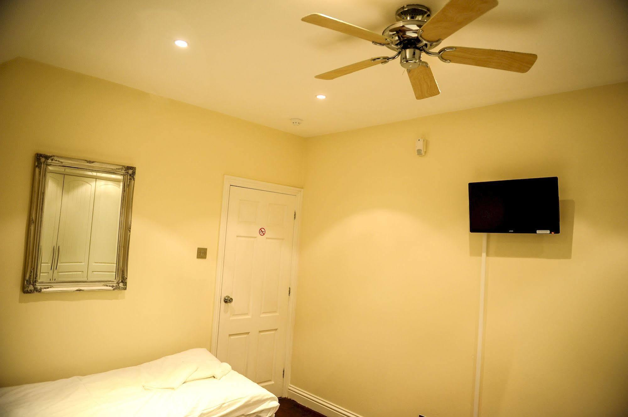 The Greyhound Cottage Chigwell Ngoại thất bức ảnh