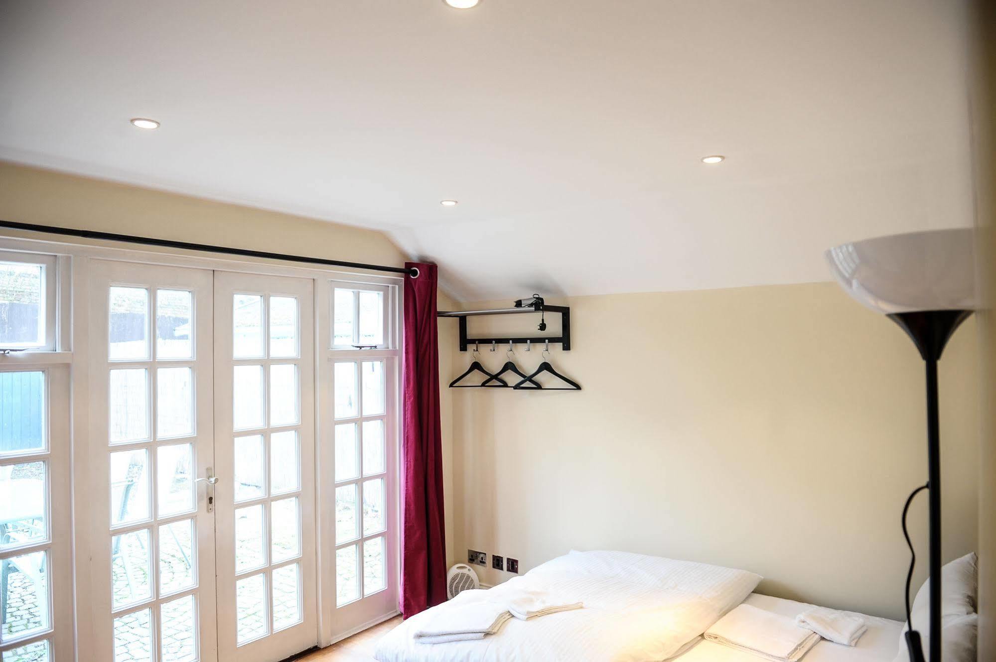 The Greyhound Cottage Chigwell Ngoại thất bức ảnh